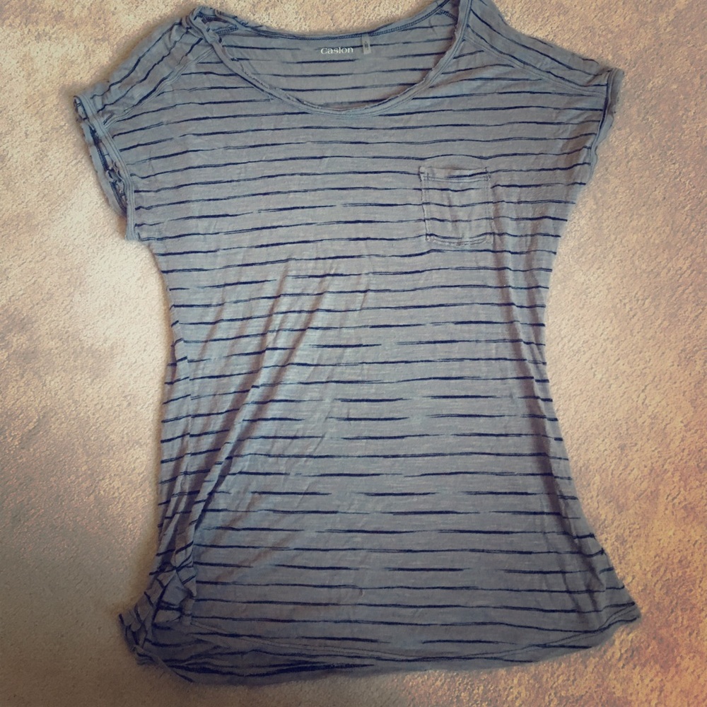 Made to look Distressed T-shirt barely worn